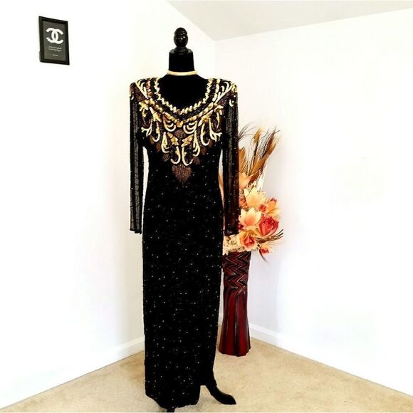 Spotlight evening gown  - Picture 4 of 10